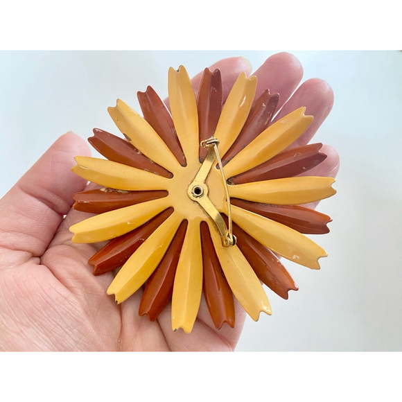 Large Vintage Two tone Brown Yellow Retro Enamel Flower Brooch Pin - Picture 4 of 4